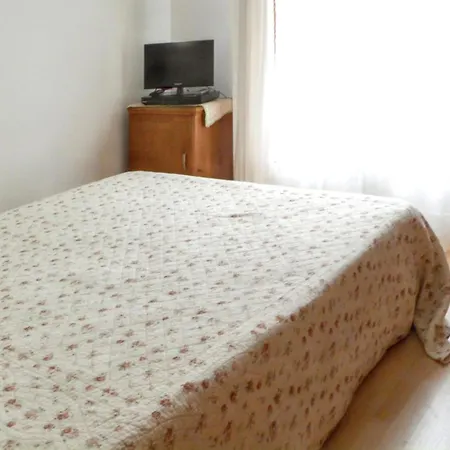 Hébergement de vacances Maison De 3 Avec Vue Sur Le Et Jardin Clos A *